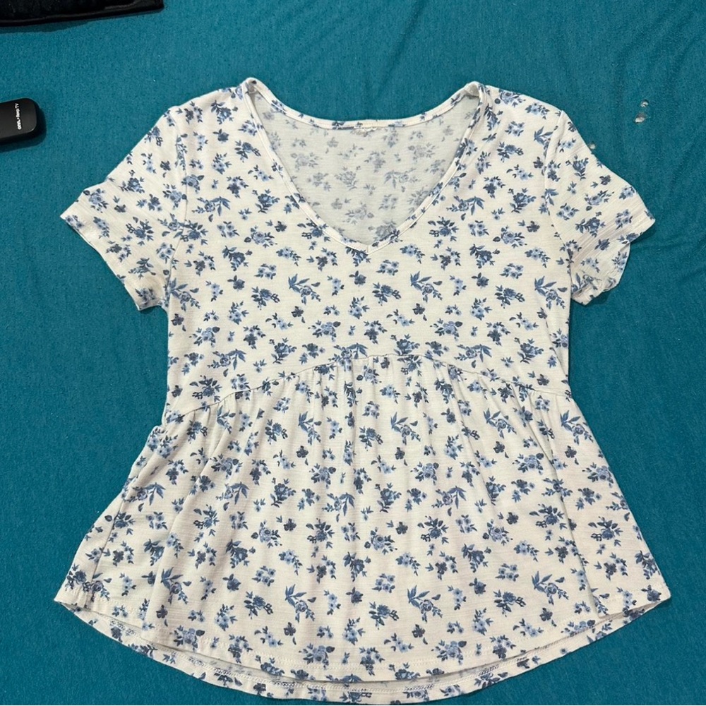 No Boundaries Blue Floral V-Neck Blouse